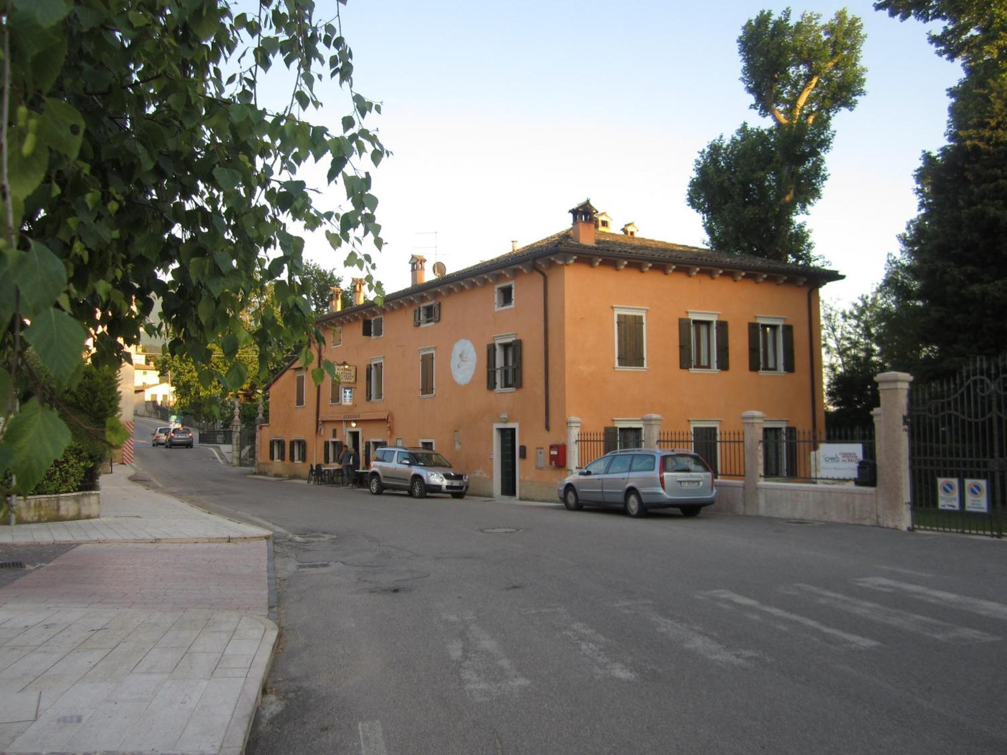 Albergo Al Platano Caprino Veronese Buitenkant foto