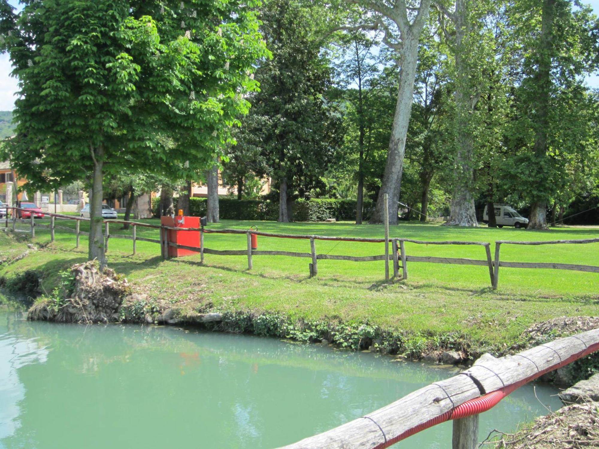 Albergo Al Platano Caprino Veronese Buitenkant foto