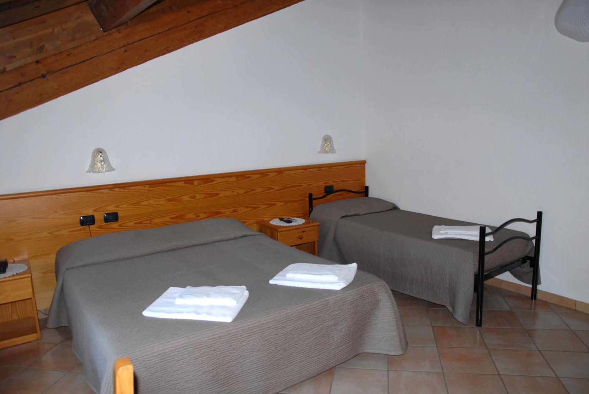 Albergo Al Platano Caprino Veronese Kamer foto