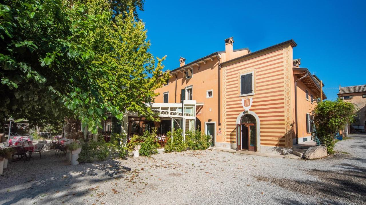 Albergo Al Platano Caprino Veronese Buitenkant foto