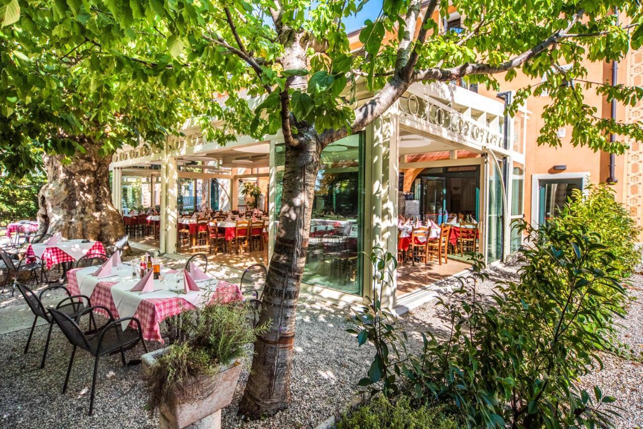 Albergo Al Platano Caprino Veronese Buitenkant foto