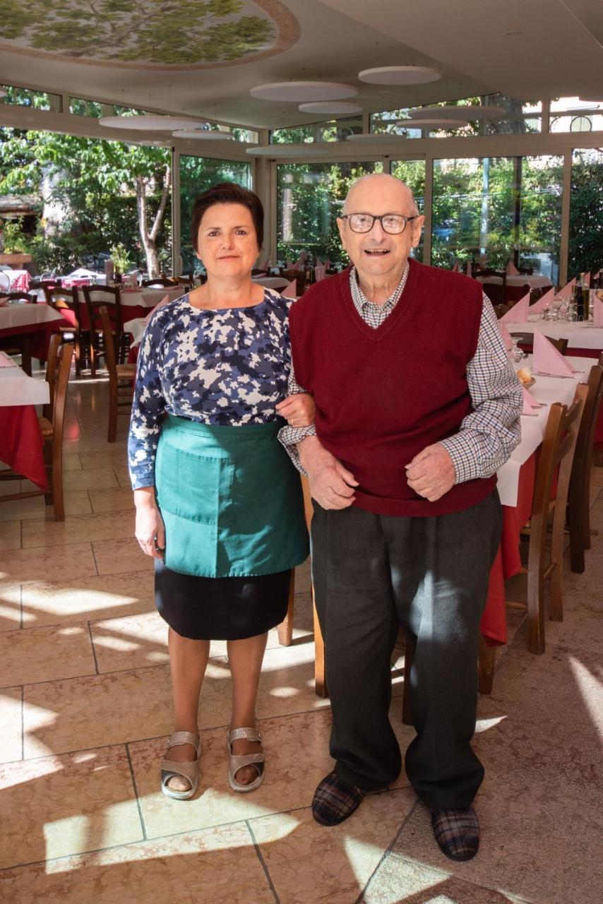 Albergo Al Platano Caprino Veronese Buitenkant foto