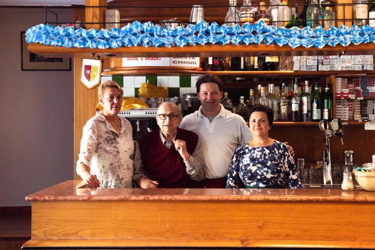 Albergo Al Platano Caprino Veronese Buitenkant foto