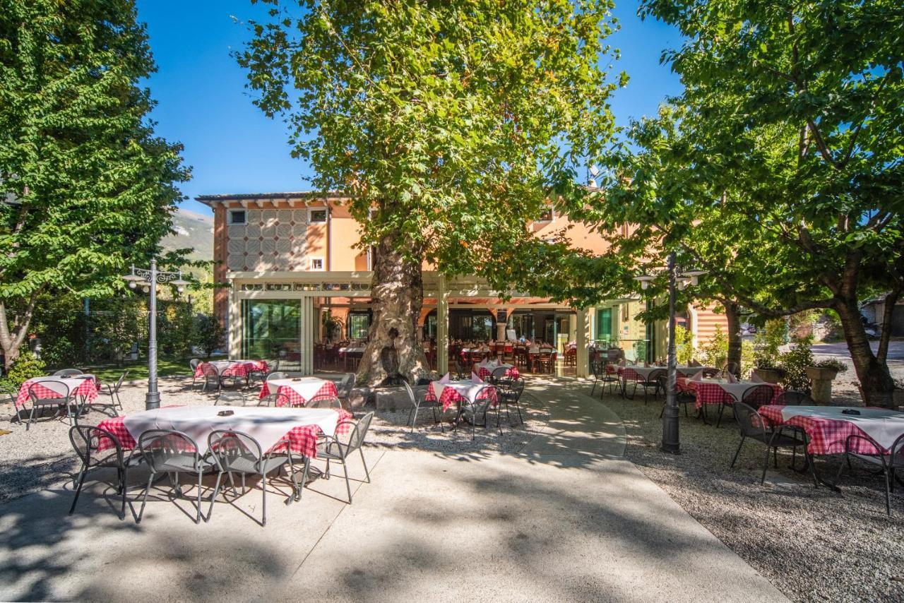 Albergo Al Platano Caprino Veronese Buitenkant foto