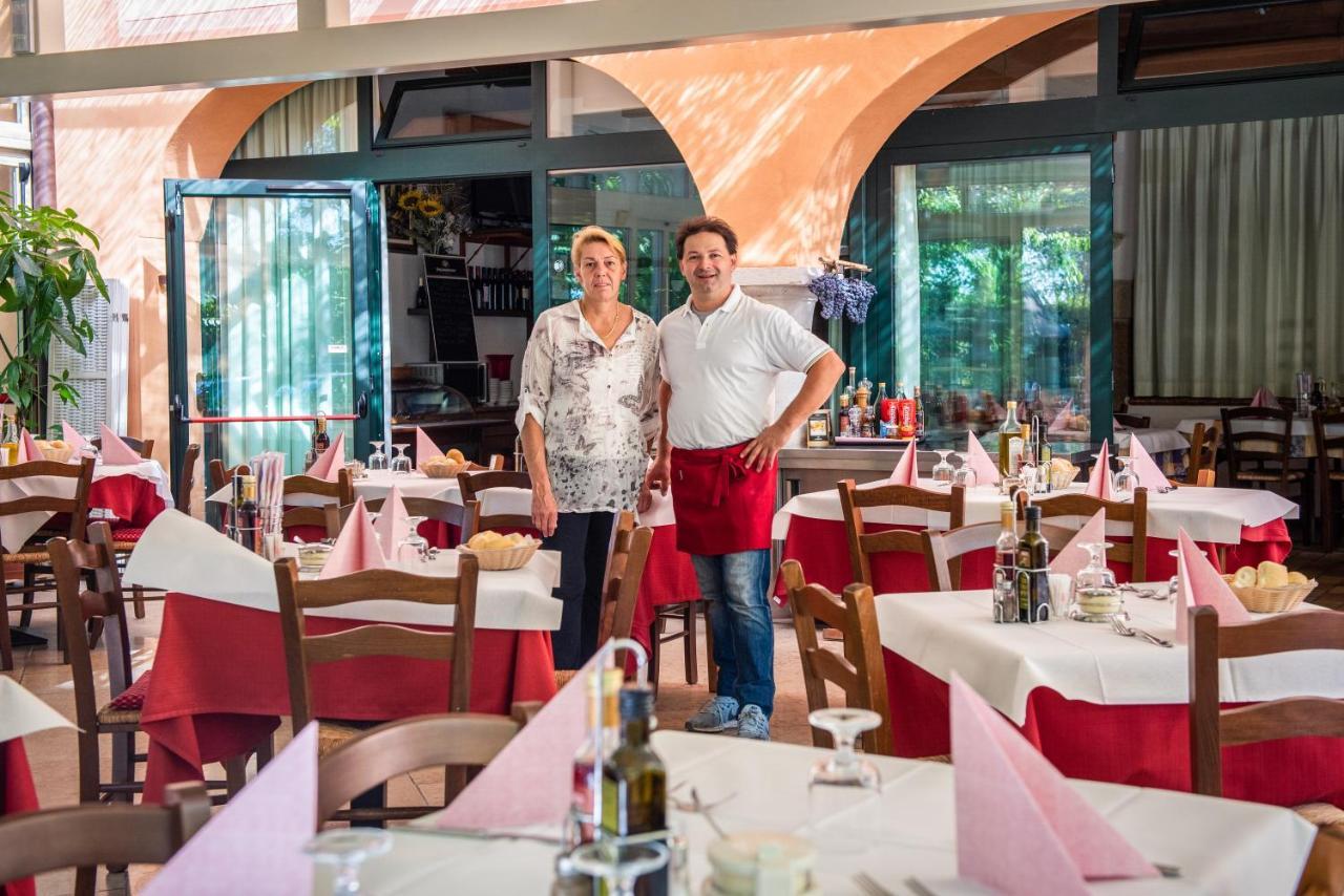 Albergo Al Platano Caprino Veronese Buitenkant foto