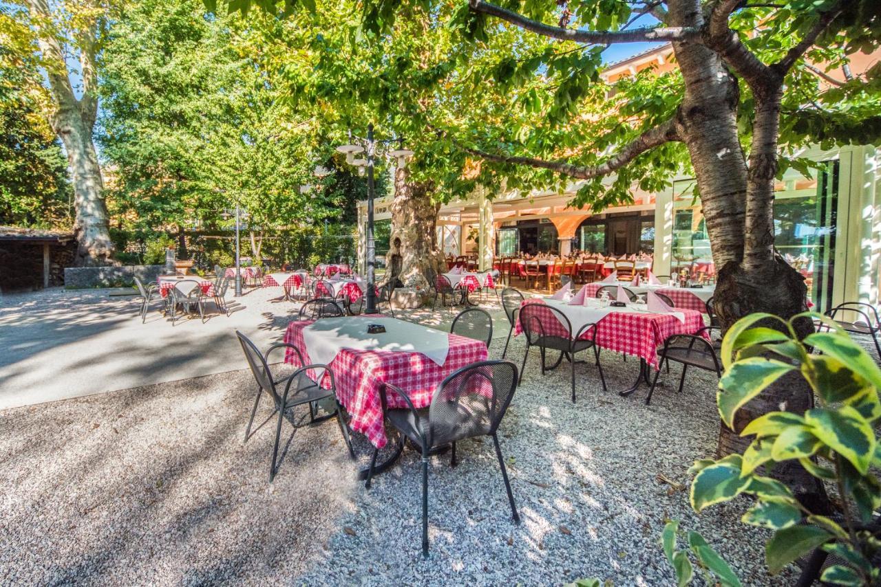 Albergo Al Platano Caprino Veronese Buitenkant foto