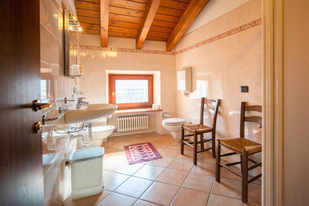 Albergo Al Platano Caprino Veronese Buitenkant foto