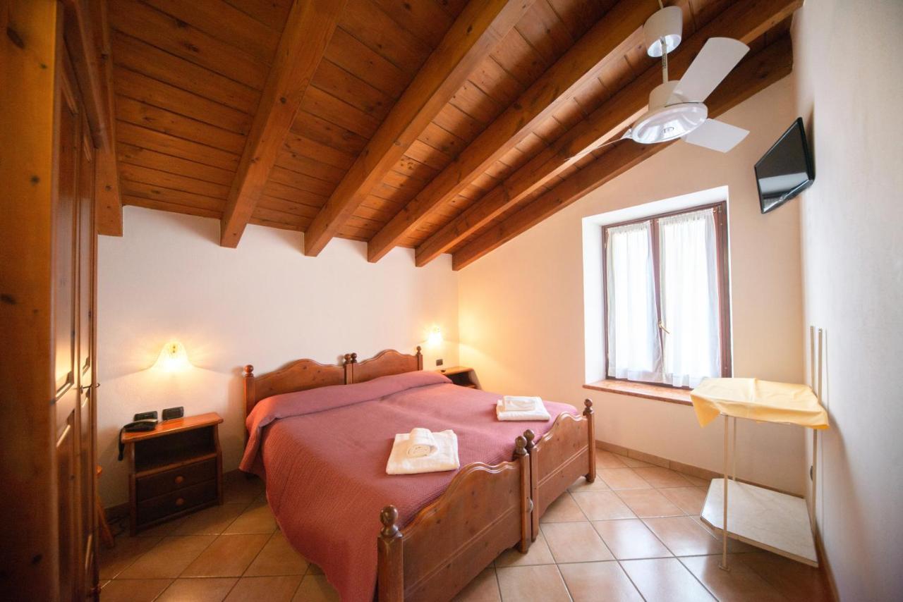 Albergo Al Platano Caprino Veronese Buitenkant foto