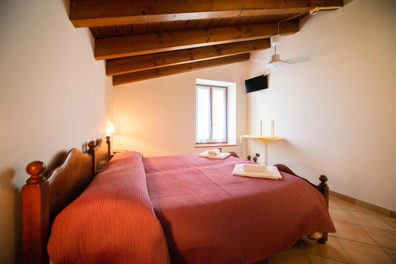 Albergo Al Platano Caprino Veronese Buitenkant foto