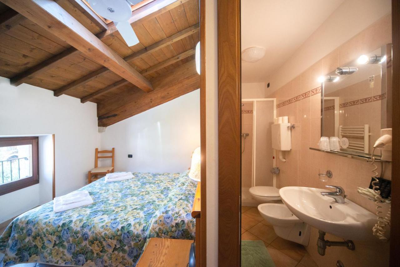 Albergo Al Platano Caprino Veronese Buitenkant foto