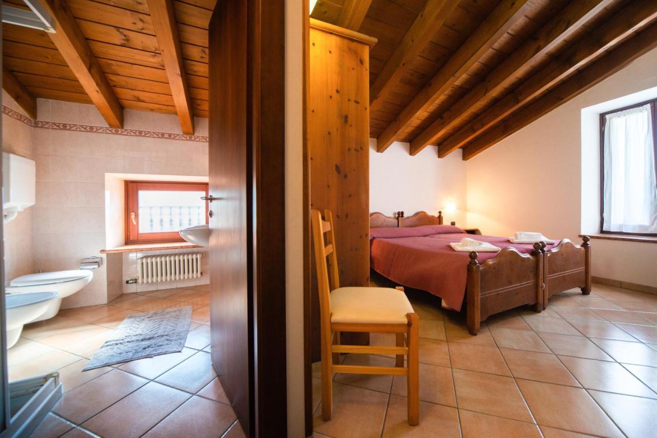 Albergo Al Platano Caprino Veronese Buitenkant foto