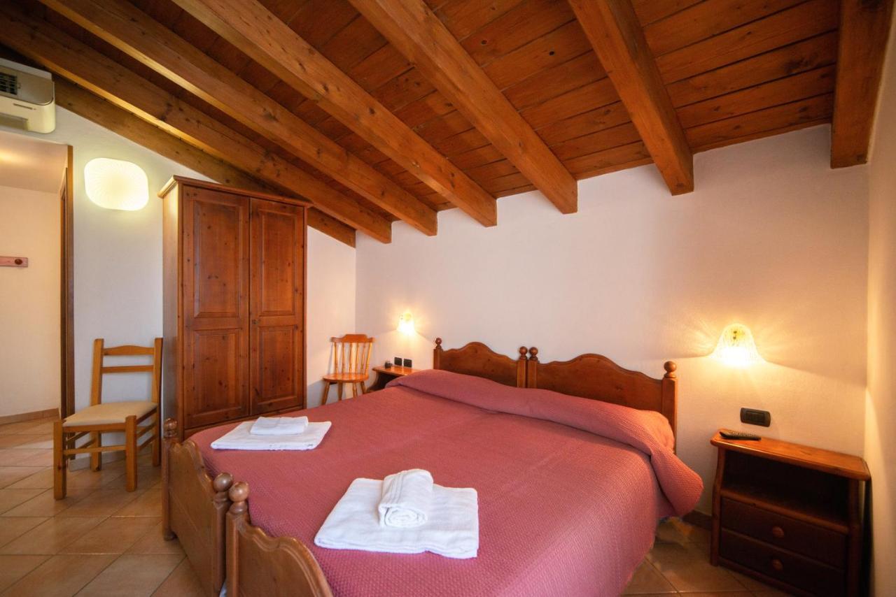 Albergo Al Platano Caprino Veronese Buitenkant foto