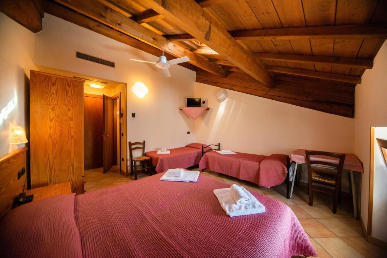 Albergo Al Platano Caprino Veronese Buitenkant foto