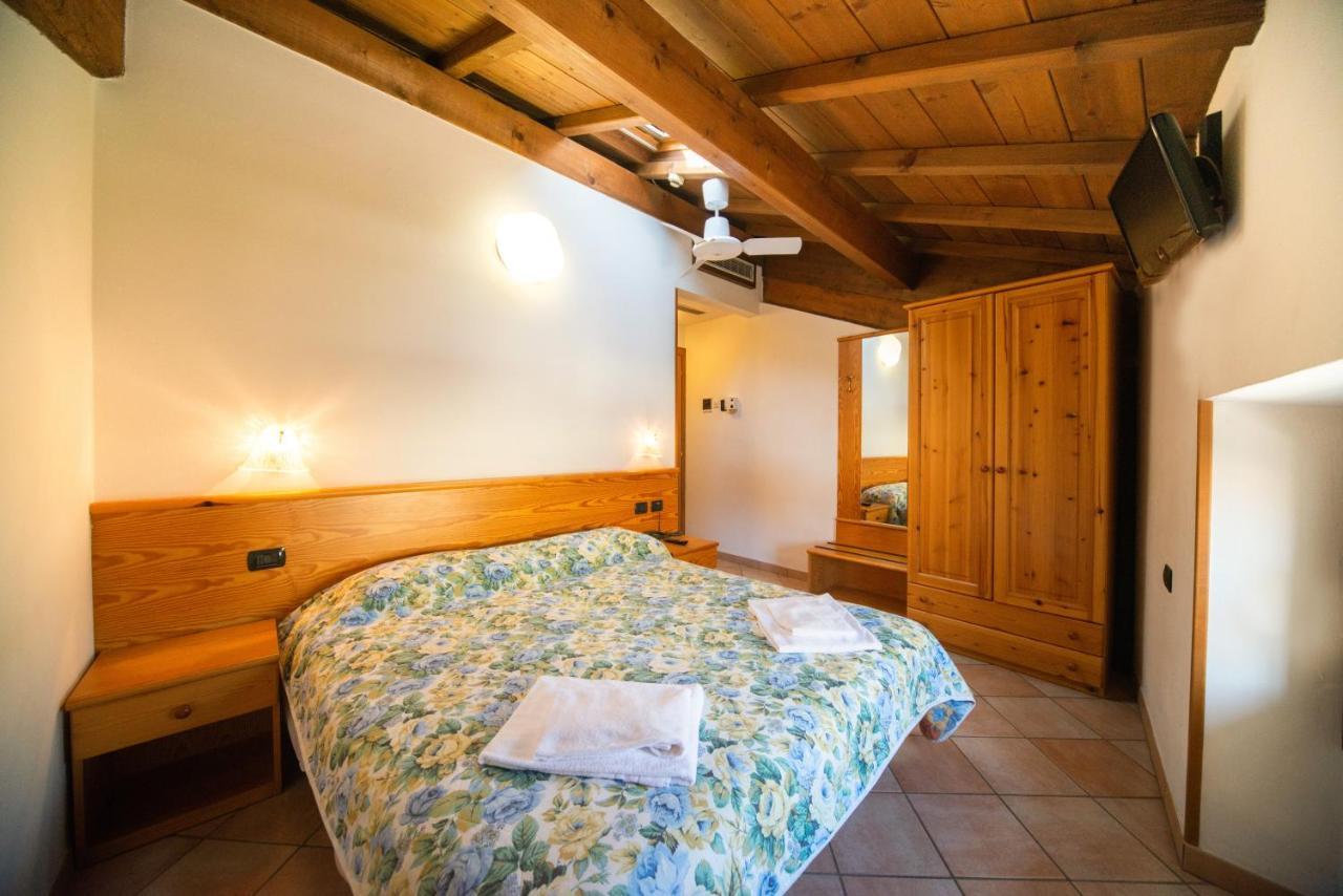 Albergo Al Platano Caprino Veronese Buitenkant foto