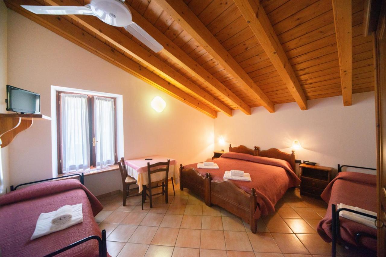 Albergo Al Platano Caprino Veronese Buitenkant foto