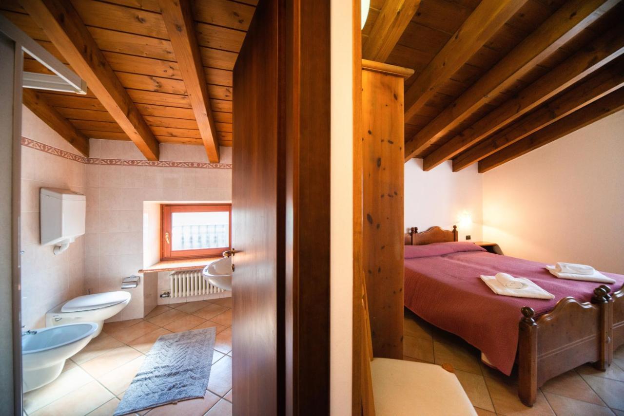 Albergo Al Platano Caprino Veronese Buitenkant foto