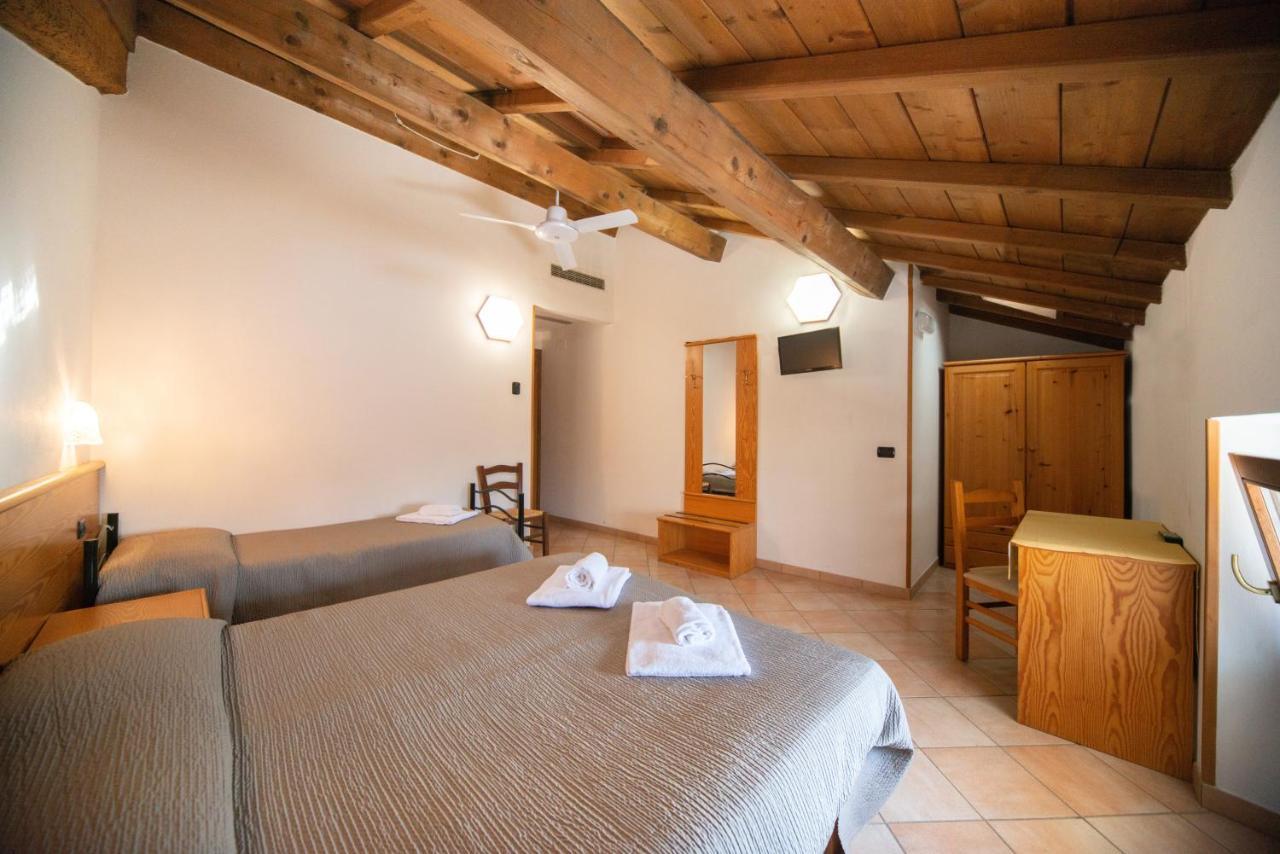 Albergo Al Platano Caprino Veronese Buitenkant foto