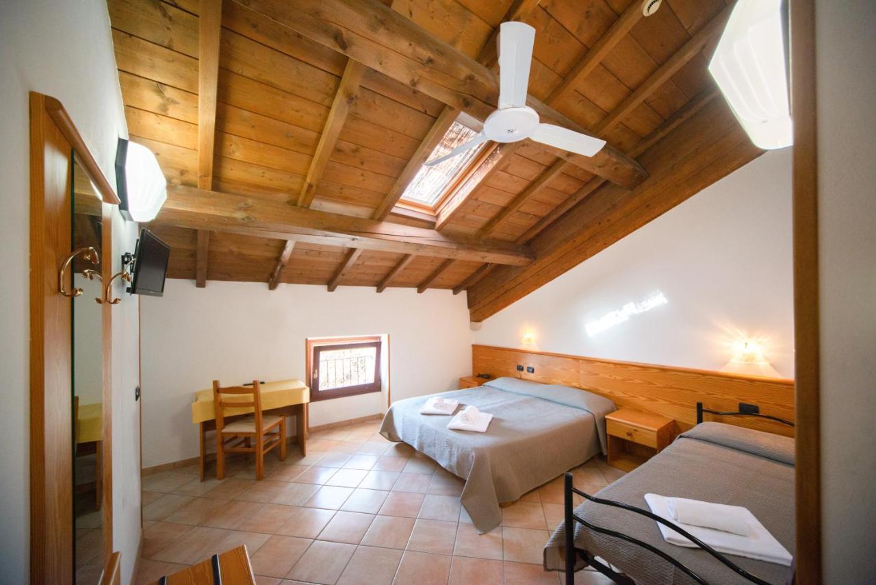 Albergo Al Platano Caprino Veronese Buitenkant foto