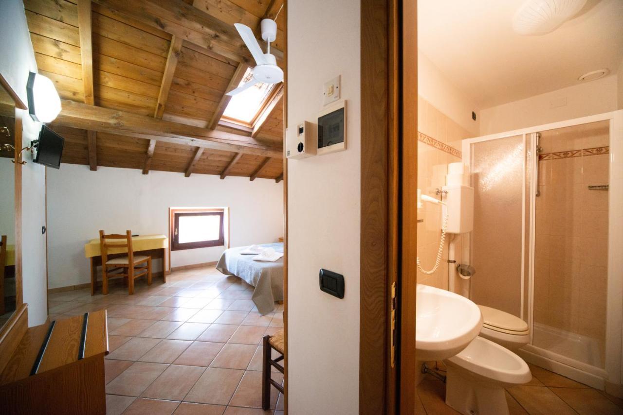Albergo Al Platano Caprino Veronese Buitenkant foto